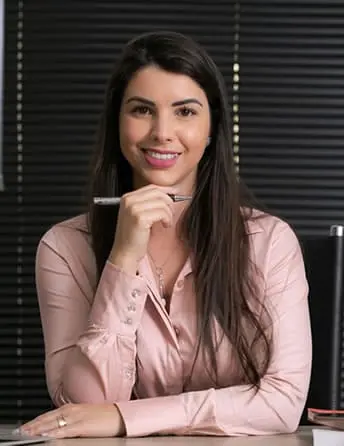 Dra. Érica Avallone, advogada especializada em Direito de Trânsito